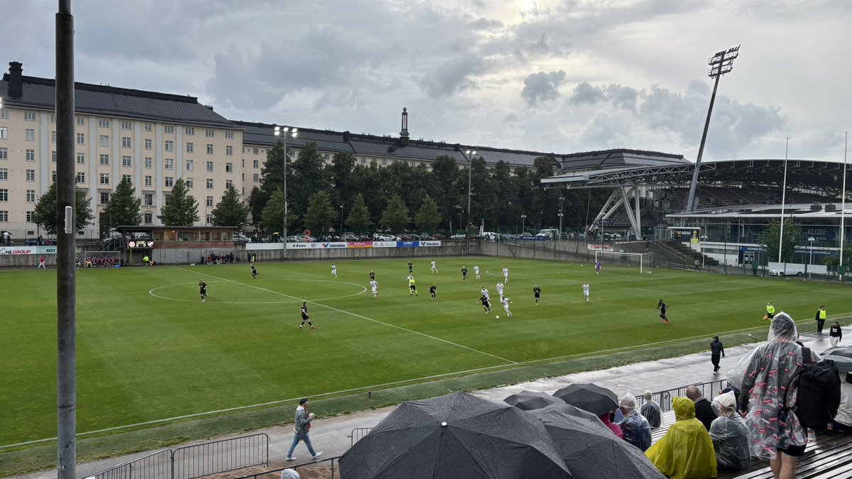 JanneUlmala's tweet photo. Kiffen - HIFK eli Klassikern Bolliksella. Kiffen ei lähtenyt rahastamaan, vaan liput maksoi kympin. #Kakkonen #Kiffen #HIFK #Klassikern #ParastaPaikanPäällä https://t.co/SZMPpYlI8n