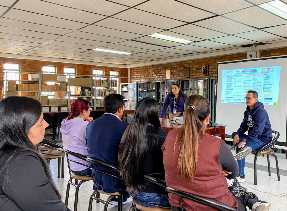 SecEducaCundi's tweet photo. Desde la Secretaría de Educación de Cundinamarca seguimos llegando a los territorios, articulando esfuerzos con las instituciones educativas para consolidar entornos protectores, participativos y seguros para niñas, niños y adolescentes. https://t.co/rrNbB8oSrl