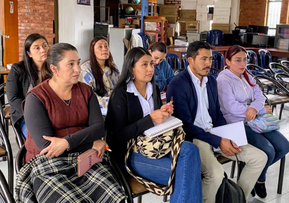 SecEducaCundi's tweet photo. Desde la Secretaría de Educación de Cundinamarca seguimos llegando a los territorios, articulando esfuerzos con las instituciones educativas para consolidar entornos protectores, participativos y seguros para niñas, niños y adolescentes. https://t.co/rrNbB8oSrl