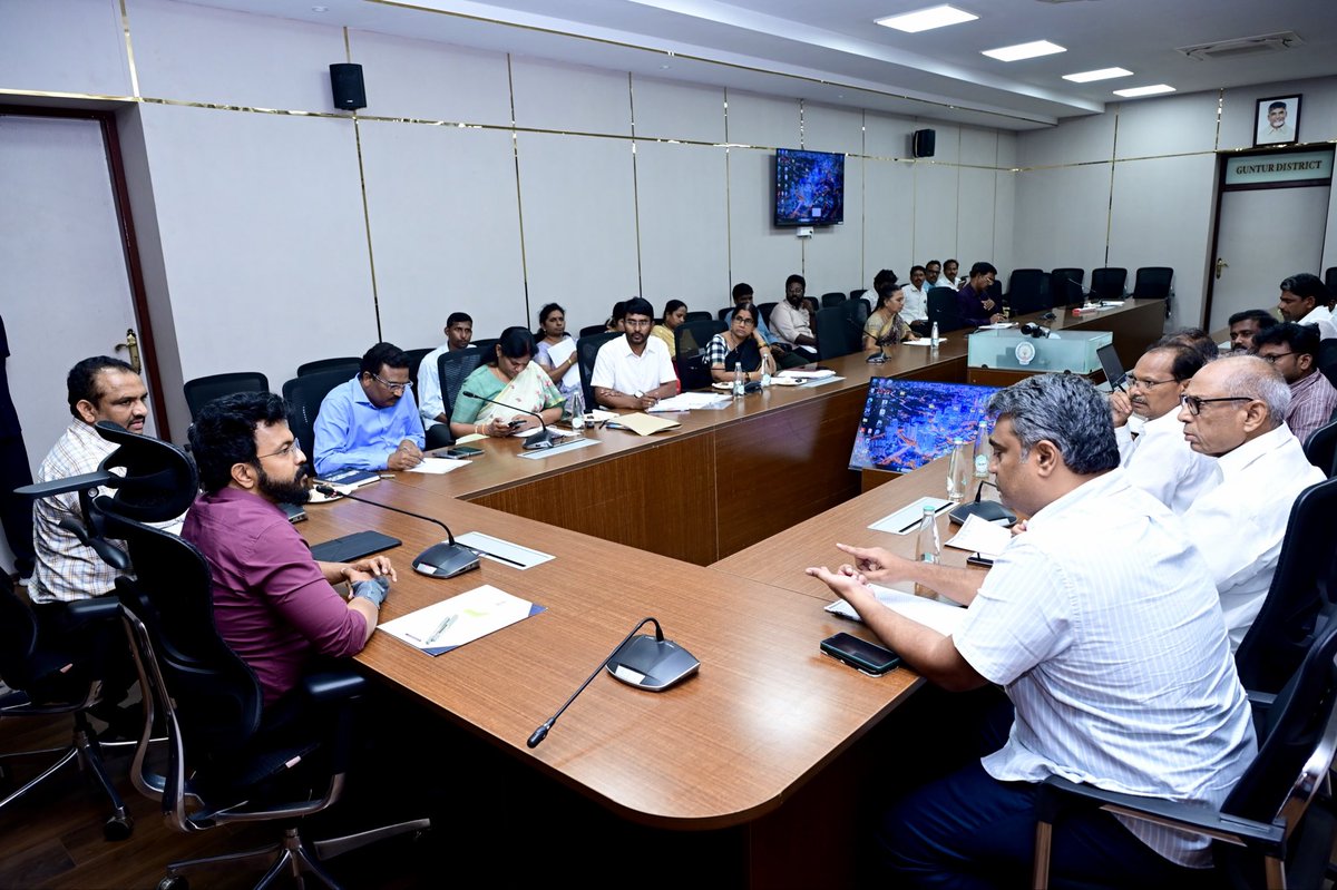 CollectorGuntur's tweet photo. ఎస్.ఐ.ఆర్ జాబితాలో ఎన్యూమరేషన్ ఫారాలను సక్రమంగా సమర్పించక పోవడం వలన గాని, వివరాలు సమర్పించక పోవడం వలన గాని తిరస్కరణకు గురైన వ్యక్తులను విచారణ చేసి తదుపరి చర్యలు చేపట్టడం జరుగుతుందని జిల్లా కలెక్టర్ శ్రీ సి.యం.సాయికాంత్ వర్మ గారు తెలిపారు. ఓటరు ప్రత్యేక సవరణ (ఎస్.ఐ.ఆర్)పై రాజకీయ పార్టీలతో శనివారం జిల్లా కలెక్టర్ కార్యాలయంలో సమావేశం నిర్వహించారు. ఈ సమావేశంలో జిల్లా కలెక్టర్ గారు మాట్లాడుతూ ఎస్.ఐ.ఆర్ ఒక దశ పూర్తి అయిందన్నారు. ఓటరు జాబితాలో మ్యాప్ కాని ఓటర్ల వివరాలు ఆధారంగా తదుపరి విచారణ చేపట్టడం జరుగుతోందని చెప్పారు. మరణించిన వారు, శాశ్వతంగా వలస వెళ్ళినవారి ఓట్లు దాదాపు లక్ష వరకు ఉన్నాయని తెలిపారు. 
#SIR2026 #VoterVerification #GunturCollector #Gunturupdates