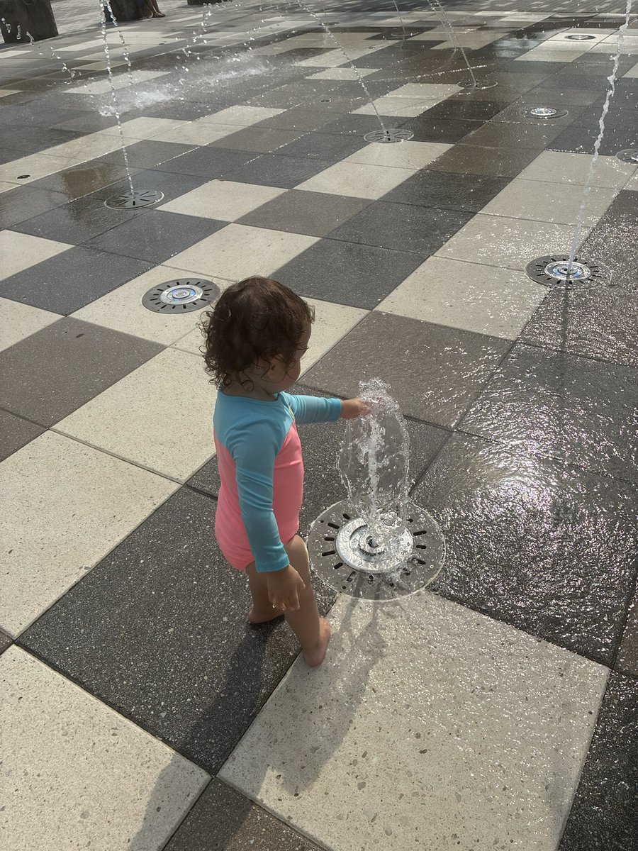 MrMarketingPhD's tweet photo. Akari likes the splash pad. I think we will be making some return trips to play in the water. 💦 👧☀️ #SummerTime #Outdoors #SplashPad https://t.co/TSIB0d3uZV