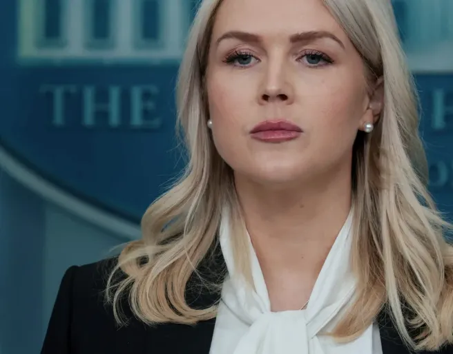 smc429's tweet photo. This bitch got her job because she fucks Trump's old rich pal. 
She thinks she can lie to us and nobody will question it? She's a nobody with a bad plastic surgeon. https://t.co/VggA6meiGL