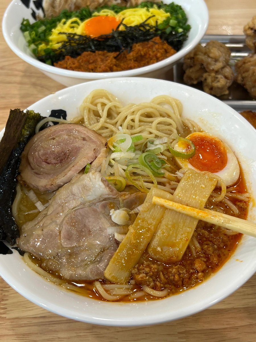ejj040220's tweet photo. Just found the best hidden ramen shop in downtown! Rich tonkotsu broth, perfectly springy noodles, and those crispy gyoza Game over. 10/10 will be back tomorrow for seconds  #Foodie #RamenLovers https://t.co/N9dkObfk8F
