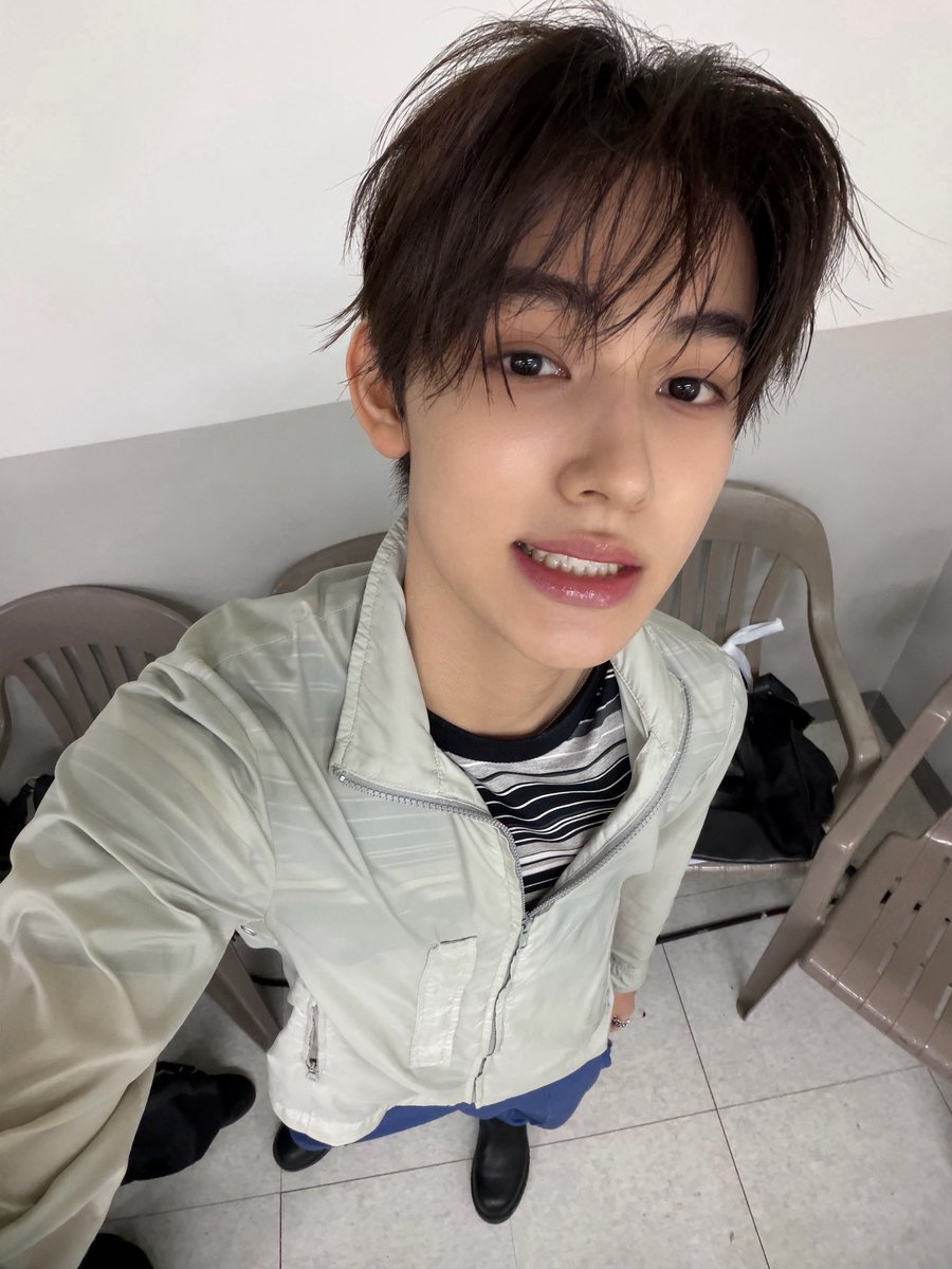 지척e tweet media