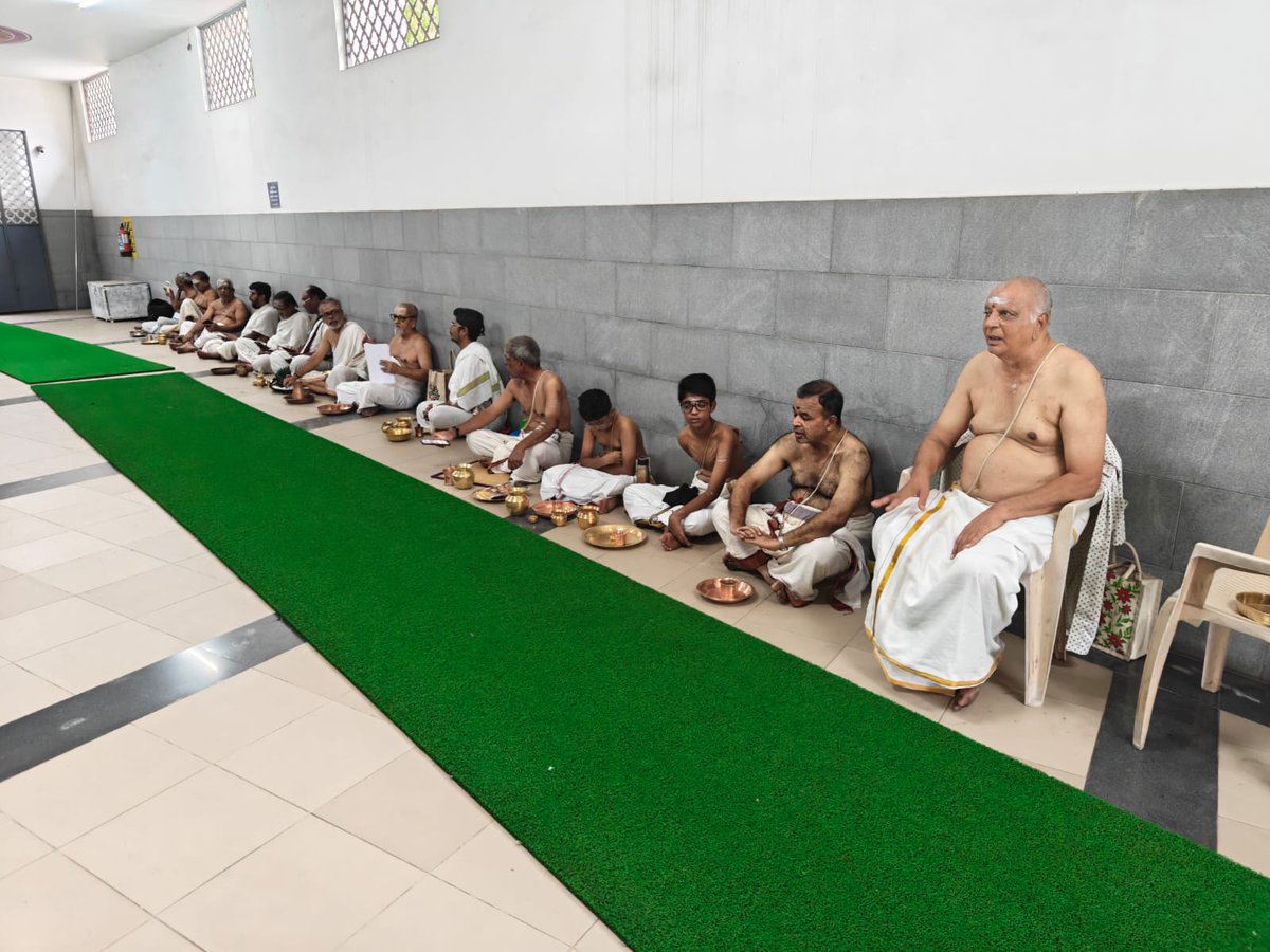VedaGhosham's tweet photo. A sight 👁️ which probably we see nowhere in the world 🌎 So many people together in a temple doing 71st continuous #SamashtiSandhyavandanam (Group Sandhya) which our Veda Ghosham students do each Saturday in Coimbatore. 

A sight 👀 to behold and be proud of. Every nook and corner we have Pravacahans, Bhajans etc but seeing people doing Sandhyavandanam together in one place that too in a temple 🛕 is something unique to Veda Ghosham. We have initiated this so that the people who come to temple skipping their Nitya Sandhya at home get reminded of their duty. Also we get immense punya by doing Gayatri japa in temple. How many people skip their Nityakarma when they go out ? Many....🛵

Veda Ghosham has transformed so many lives. Every Veda Ghosham student carries Sandhya vessels with him & does Sandhya 🌞whenever he goes. Kudos to the Coimbatore Veda Ghosham team who are steadily building a Sandhya Upasaka base in Coimbatore. Delhi VG team is also picking up. Want to join us 👇🏼 speak to 

Sri Ganesan for Coimbatore 📞 +91 98332 32280 
Sri Vignesh for Delhi 📞 +91 99991 96443 @Vigneshses 

📔What's guiding them ? Our new Sandhyavandanam book which gives detailed guidance on the performance of the ritual with pics
Order here your copy👇🏼
🌐 📔📔📔📔 
https://t.co/Hp500GzoQx 📔

#WeAreVedaGhosham #Sandhyavandanam #VedicBharat  #daretodosandhyavandanaintemple  #daretodoit