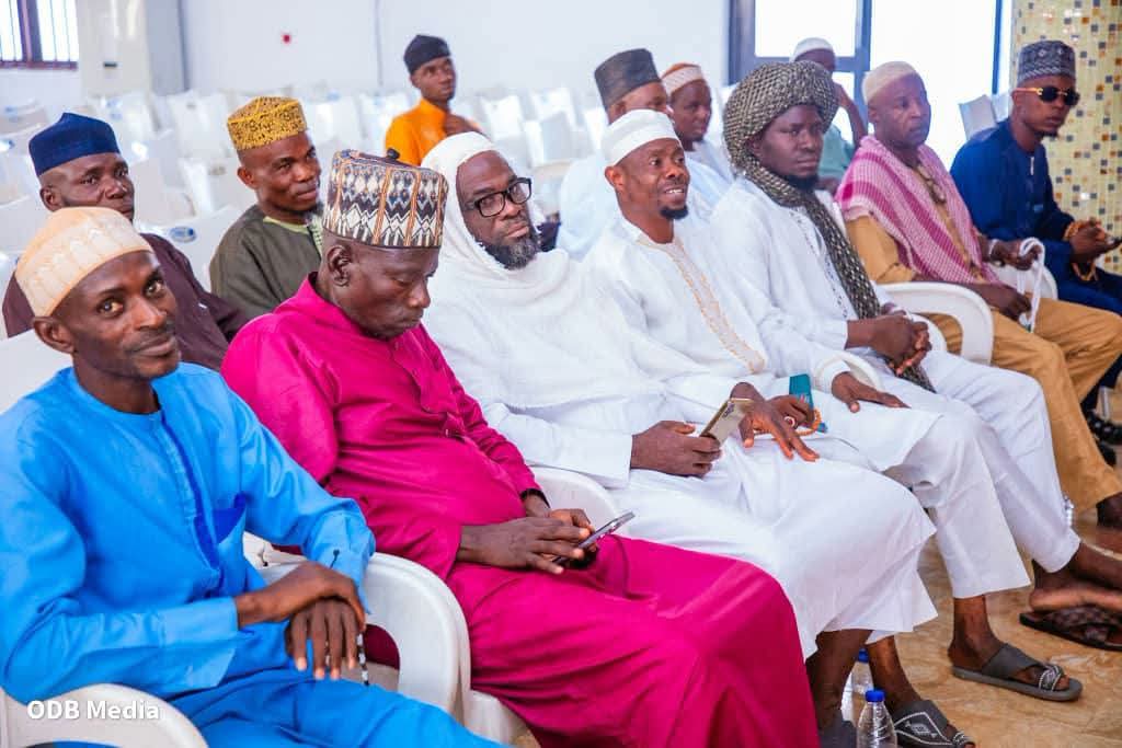 Osun_Apc001's tweet photo. Our party welcomed Imams from all the Local Government Areas of Osun State to Ileri Oluwa House for a special prayer session for the success of our governorship candidate, Asiwaju Munirudeen Bola Oyebamiji (AMBO), ahead of the 2026 governorship election. https://t.co/V6DoOEEDCz