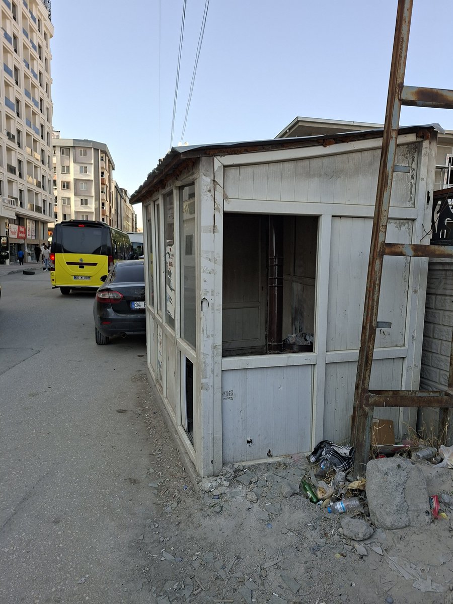 Dogancelik65's tweet photo. Şehir merkezinden 'büyüleyici' kareler.  İpekyolu Belediyesi tam bir facia. @ipekyolubeltr https://t.co/aj0mI3p1YU