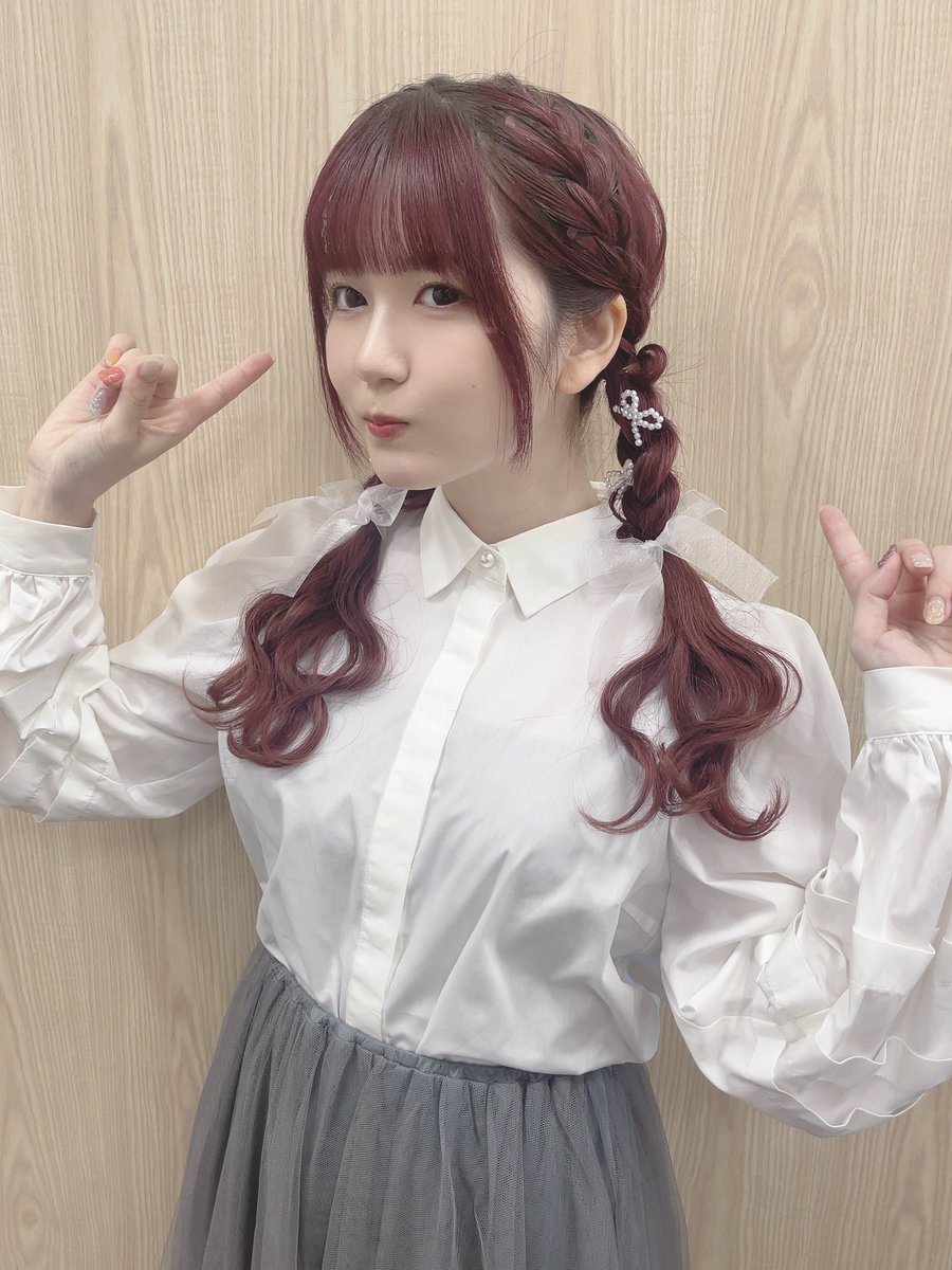 dmchan_bom2's tweet photo. 去年までの私髪型変わりすぎだろ https://t.co/2NlODruxCH