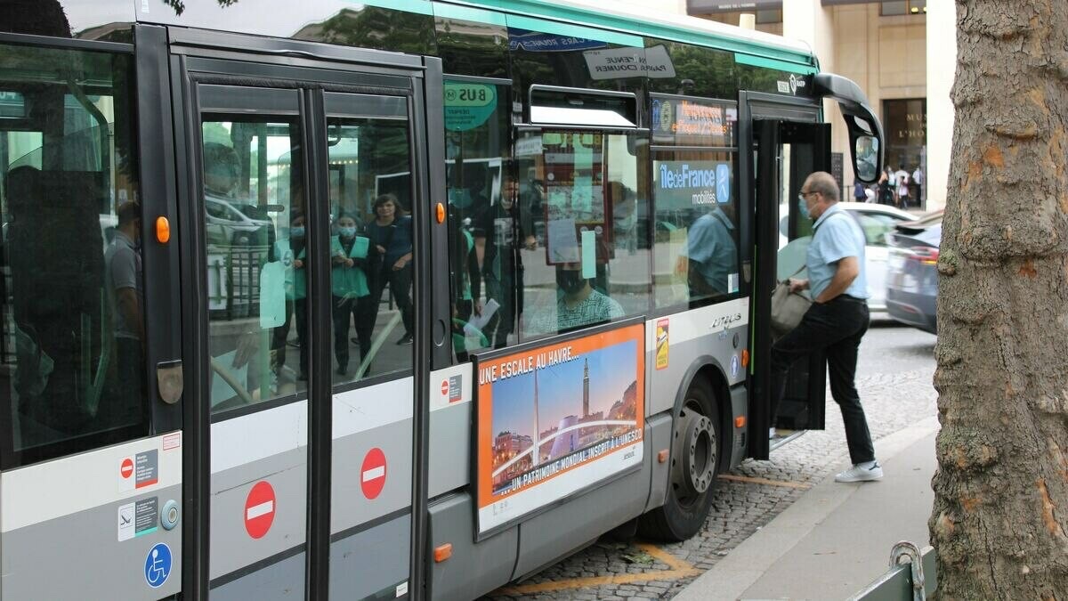 info_Paris_IDF's tweet photo. 🔴 FLASH - #IvrySurSeine : Un piéton a été blessé.
👉 Il a été percuté par un bus de la RATP. Le conducteur roulait sans permis et sous l’emprise de stupéfiants. Il a été interpellé. L’entreprise publique annonce l’ouverture d’une procédure disciplinaire. (Lp) #ValdeMarne https://t.co/tk0GoMSaeE