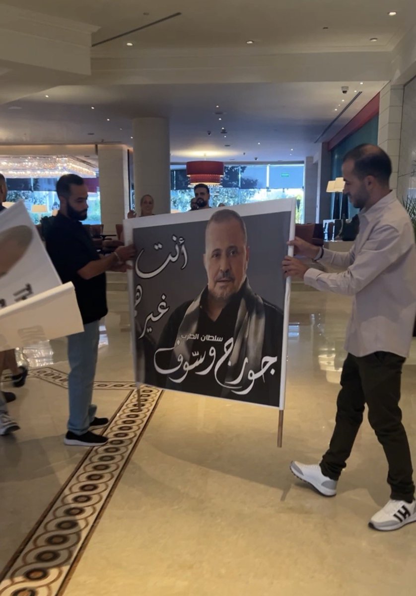 jamalfayad's tweet photo. الليله الليله … 
سلطان السلاطين 
جورج وسوف في جرش …
والمهرجان بدأ من باب الفندق في عمّان !! https://t.co/fUDqSKeyXN