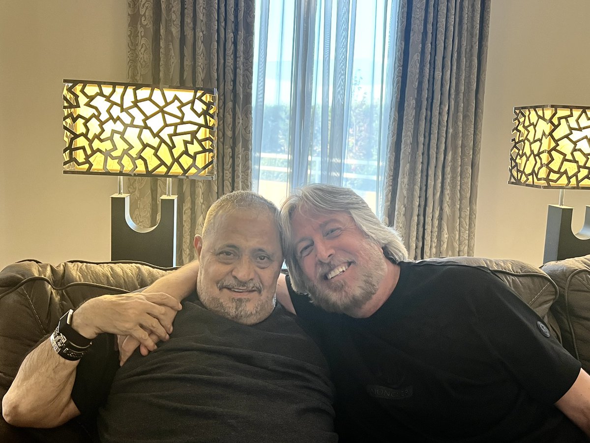 jamalfayad's tweet photo. الليله الليله … 
سلطان السلاطين 
جورج وسوف في جرش …
والمهرجان بدأ من باب الفندق في عمّان !! https://t.co/fUDqSKeyXN