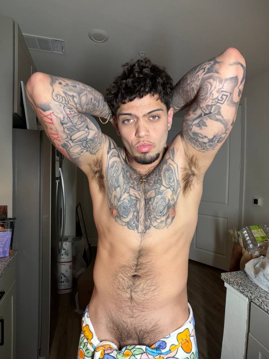 theprmissile's tweet photo. Snack in the kitchen rn… slide for a taste 🔥 https://t.co/0IKmqF6I7l