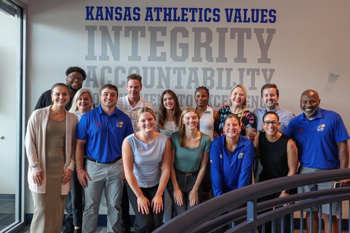 KU_LEADS's tweet photo. That's a wrap on our summer internship program! 👏
Our interns closed out the summer by presenting everything they learned, accomplished, and experienced over the past few months. We're so proud of this cohort and can't wait to see where they go next. 🌟 #KULeads #RockChalk https://t.co/R4R5rUWbkq