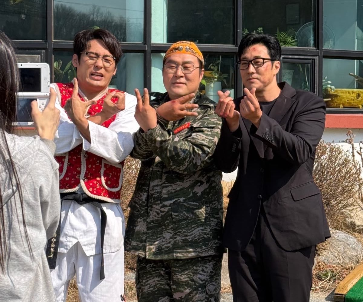 0214JEONGJAE's tweet photo. im gonna miss my real life 안경 아저씨 trio 😭😭😭

#AgentKimReactivated
#AgentKimReactivatedEp10
#김부장 https://t.co/sgsceq8VtY