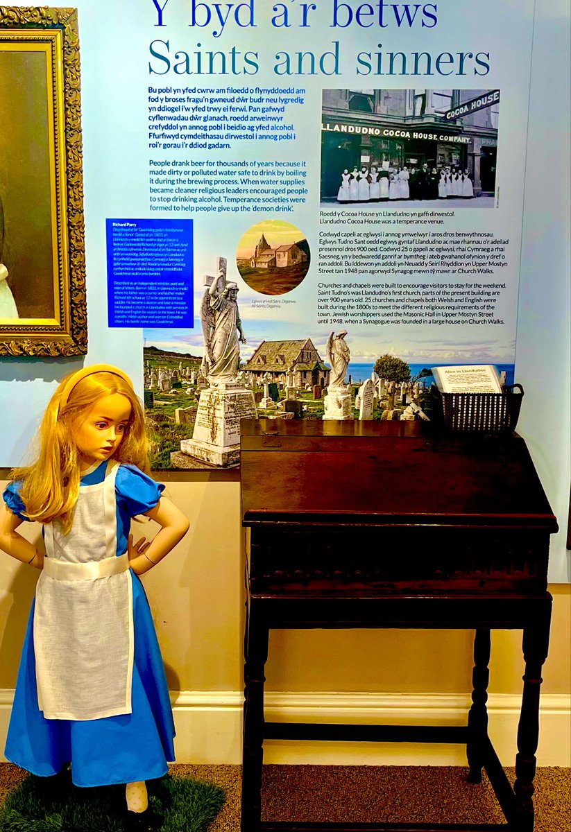 ShesfromWales's tweet photo. Catch up with saints and sinners in jolly Llandudno town and the interesting Llandudno Museum ..always lovely to see Alice in Wonderland too๐ด๓ ง๓ ข๓ ท๓ ฌ๓ ณ๓ ฟ๐๐#llandudnomuseum #northwales #funpics #thingsisee #aliceinwonderland #llandudno #victoriana #welshpubs #seasidevibes https://t.co/n9FS7ldJOW