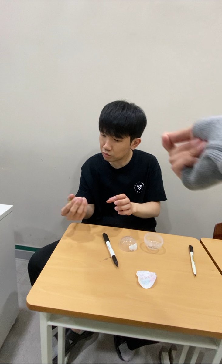 빈이 tweet media
