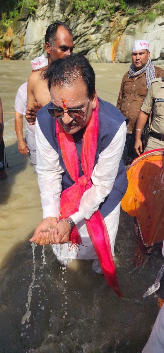 AjaybhattBJP4UK's tweet photo. आज अपने संसदीय क्षेत्र नैनीताल के काठगोदाम स्थित पावन चित्राशिला घाट,रानीबाग में द्वाराहाट से  श्री कत्यूरी देवता बैसी आयोजन समिति द्वारा आयोजित महा स्नान कार्यक्रम में सम्मिलित होकर श्रद्धालुओं के साथ आस्था के इस दिव्य आयोजन का साक्षी बनने का सौभाग्य प्राप्त हुआ। https://t.co/sMxiy2Kw1G