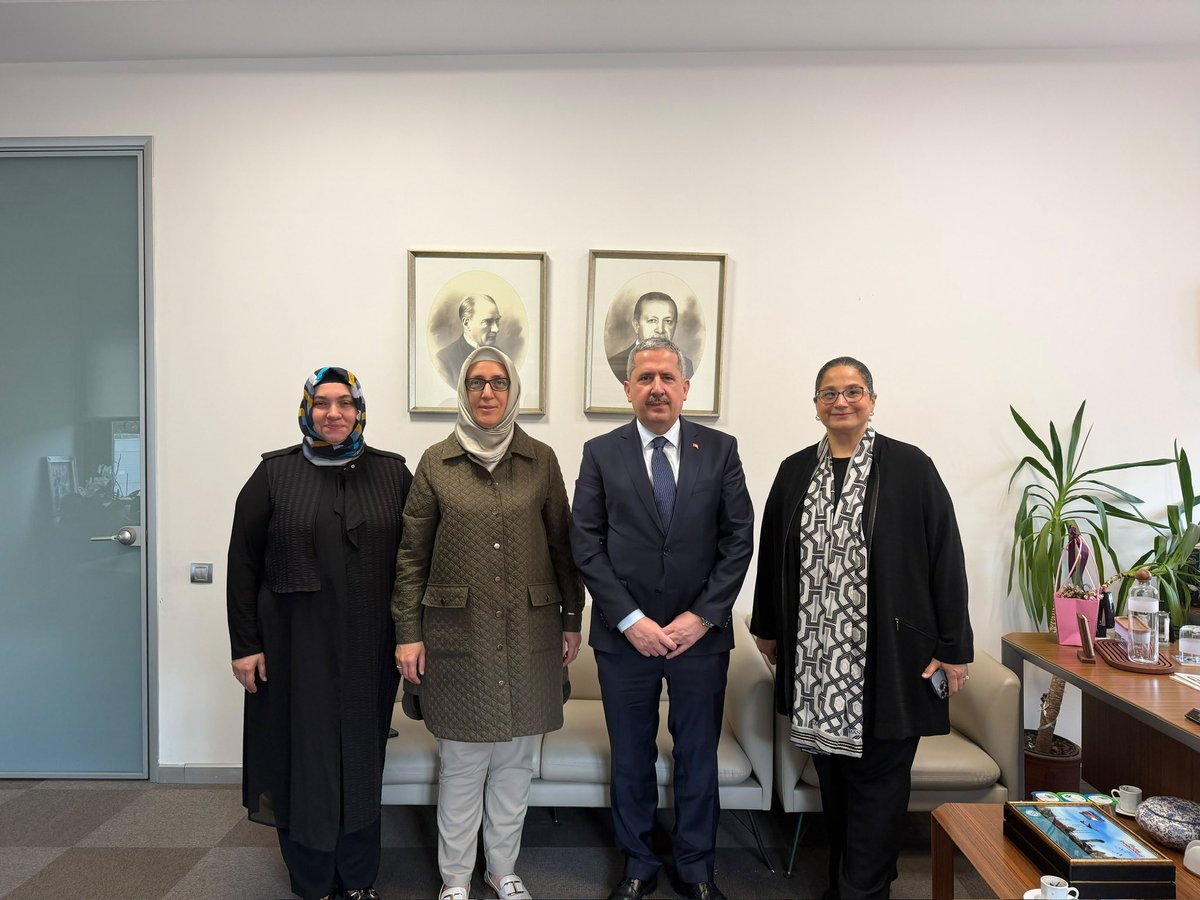 inciozeke's tweet photo. İstanbul İl Başkanlığımızda, Ticaret Bakan Yardımcımız Sayın @mahmutgurcan İl Kadın Kolları Başkanımız Saliha Demirel ile birlikte ağırladık.

İstanbul’umuz için hayata geçireceğimiz çalışmalar üzerine verimli istişarelerde bulunduk… https://t.co/q0Po3i9wN7