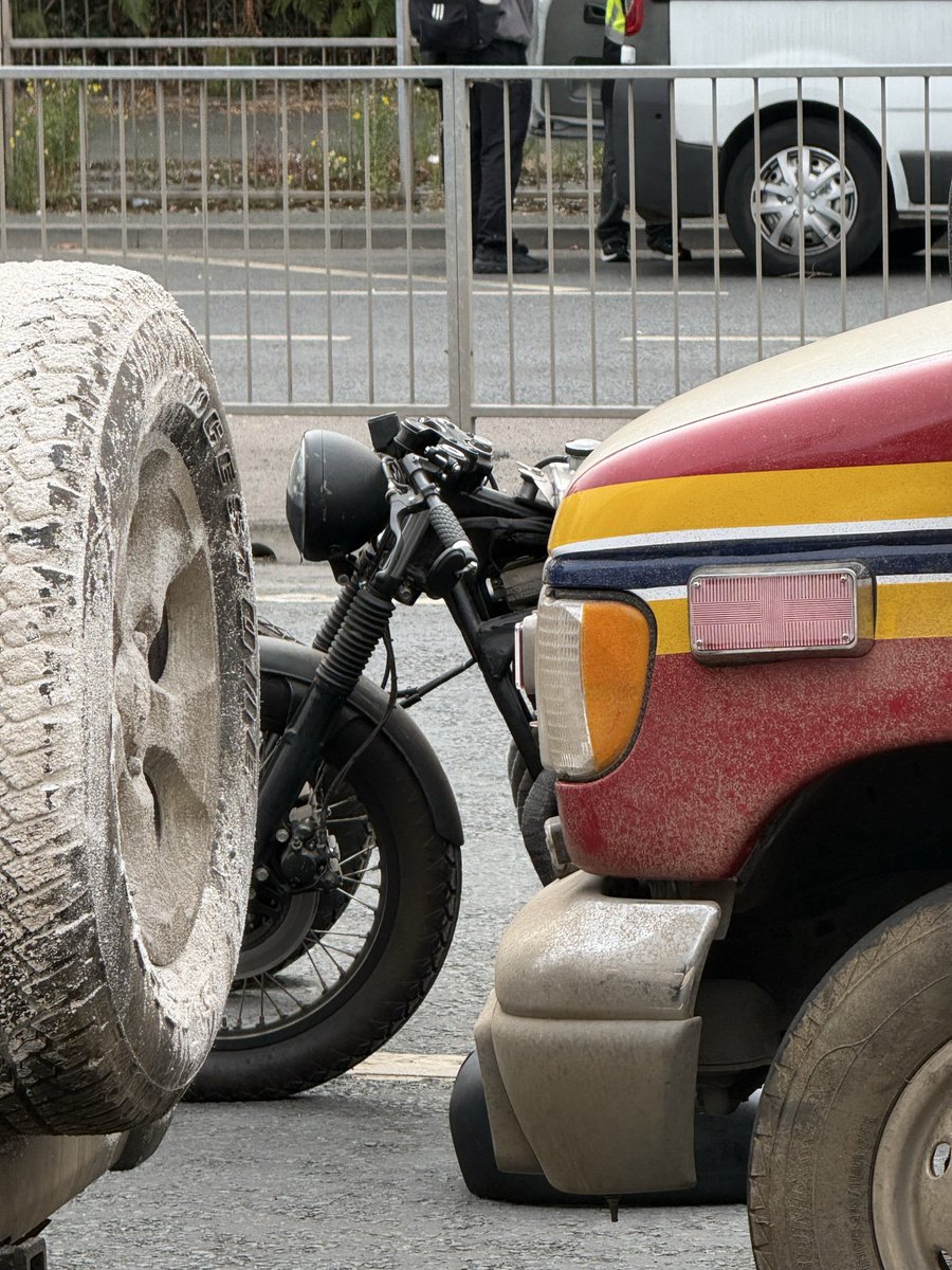 TheBatmanSagaNW's tweet photo. THE DRIFTER’S BIKE HAS BEEN SPOTTED ON THE SET OF ‘THE BATMAN: PART 2’.

(via @tr66633) https://t.co/EU5bUDeQUT