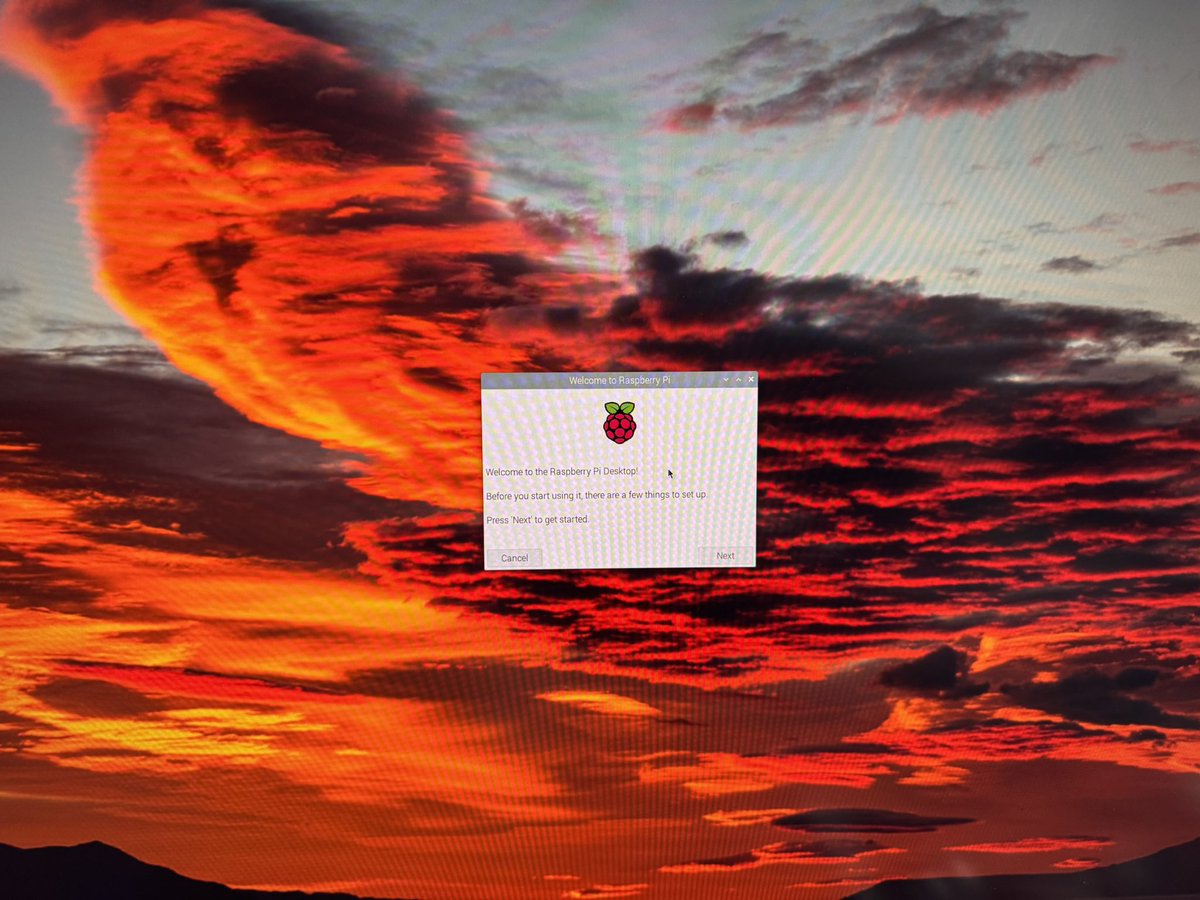 Lithelia's tweet photo. #Linux #RaspberryPi400
ラズパイ400、いやー面白いっすねー
今使ってるELECOMのキーボードと全く同じサイズですよ!
これで場所取らずにLinux PCとして動くんだから面白いw
流石に軽々と動くわけではないけどw
ちなみに、ストレージはmicroSDなので、複数あれば簡単に色々切り替えられます https://t.co/2n0MOQwUmo