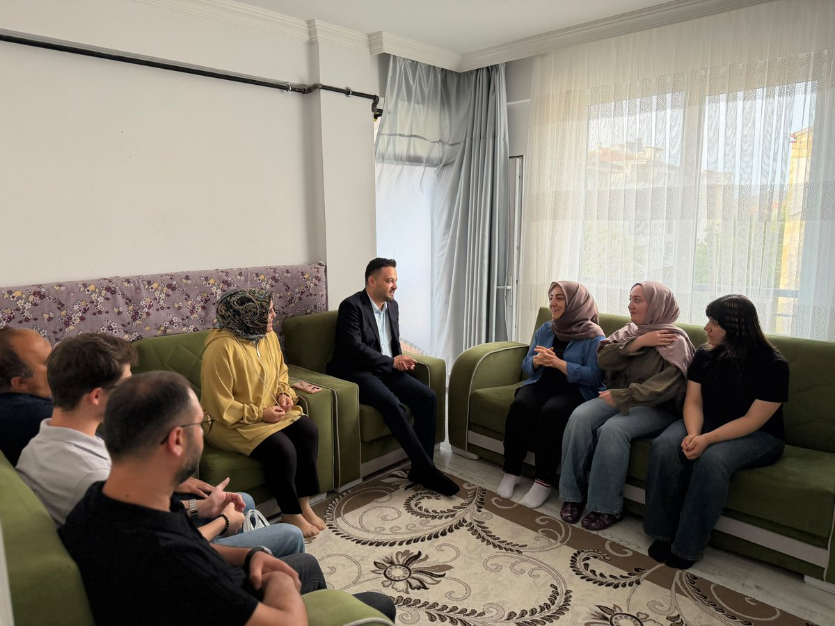 av_mfa's tweet photo. 📍 Gönül Kapısı

Ev ev, hane hane, hemşehrilerimize misafir olmaya gönül kapılarını çalmaya devam ediyoruz. Biz Recep Tayyip Erdoğan’dan bunu gördük. 

Bizlere evlerini ve gönüllerini açan, güler yüzleri ile bizleri ağırlayan tüm hemşehrilerimize yürekten teşekkür ediyorum.

@abuyukgumus 
@ahmetcolakoglu0 
@HaktanOmeroglu 
@OmerOBDebgici