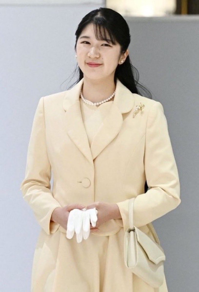 AEdfMo4ABA71430's tweet photo. 今上天皇の直系長子継承者は愛子様です。 https://t.co/d4xUtAeDhW