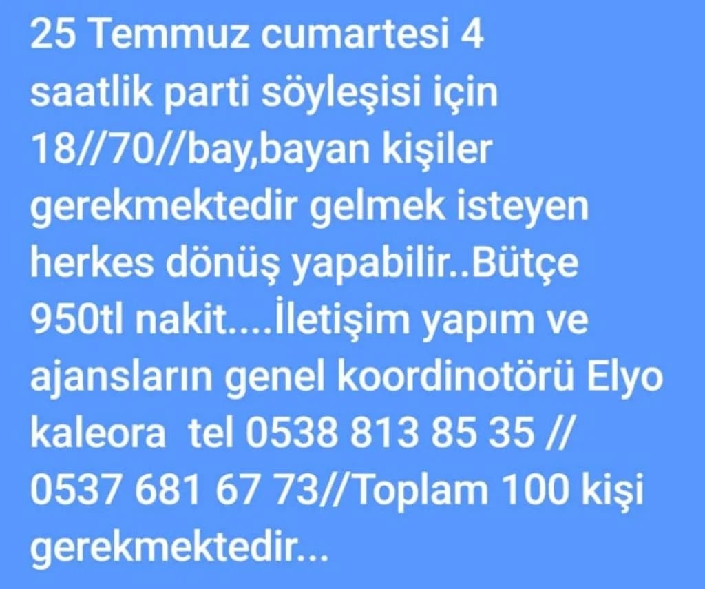 hatmedya's tweet photo. CHP'nin rozet töreninde figüranlara kişi başı 950 lira verildiği ortaya çıktı

BirGün'den Ebru Çelik'in haberine göre; 3 farklı cast ajansı üzerinden temin edilen yüzlerce figüran, saat 09.00'da Mecidiyeköy'deki Trump AVM'de toplanarak yaklaşık 20 servisle Sarıyer'e taşındı; katılım karşılığında kişi başı 950 TL verildi.

— Aralarında emekli, işsiz ve atanmayan öğretmenlerin yanı sıra İran, Özbekistan ve Mısır uyruklu kişilerin de bulunduğu figüranlar salonu doldurdu.

— Kültür Merkezi'nin bahçesinde figüranlara "Halkın umudu Kılıçdaroğlu", "Hak, hukuk, adalet" sloganları ile alkış ve ıslık provası yaptırıldı; yaklaşık 50 erkek figürana CHP Gençlik Kolları yeleği giydirilip bayrak sallatıldı, tören boyunca cast direktörleri alkış ve slogan anlarını el işaretiyle yönetti.

— CHP'nin İstanbul Sarıyer Ayazağa'daki Rauf Denktaş Kültür Merkezi'nde düzenlenen rozet ve üye katılım törenine, mahkemenin mutlak butlan kararıyla CHP'nin başına atanan Kemal Kılıçdaroğlu, CHP İstanbul İl Başkanlığına kayyum atanan Gürsel Tekin ve parti MYK üyeleri katıldı.