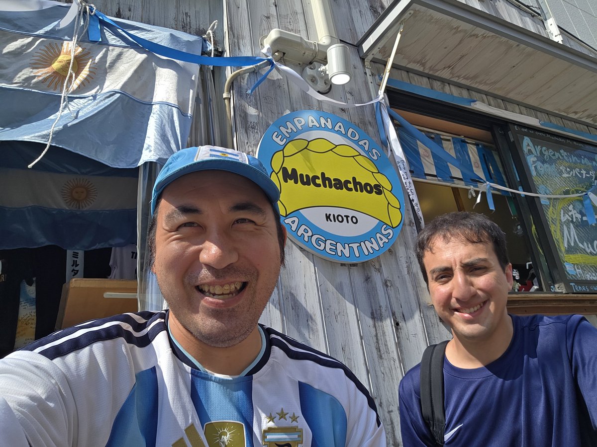 isamilanga's tweet photo. Desde que arranqué mi local el abril del 2025,desde todos lados,me visitaban los argentinos🇦🇷🛫🛬🇯🇵
Unos me vistaban desde Jujuy,otros desde Patagonia...
Hoy,por fin,me visitó el primer Riojano!!!😭
Ya me visitaban los argentinos desde todas las provincias argentinas🇦🇷🥟🩵🤍🩵🤩 https://t.co/yRFBmeOeCR