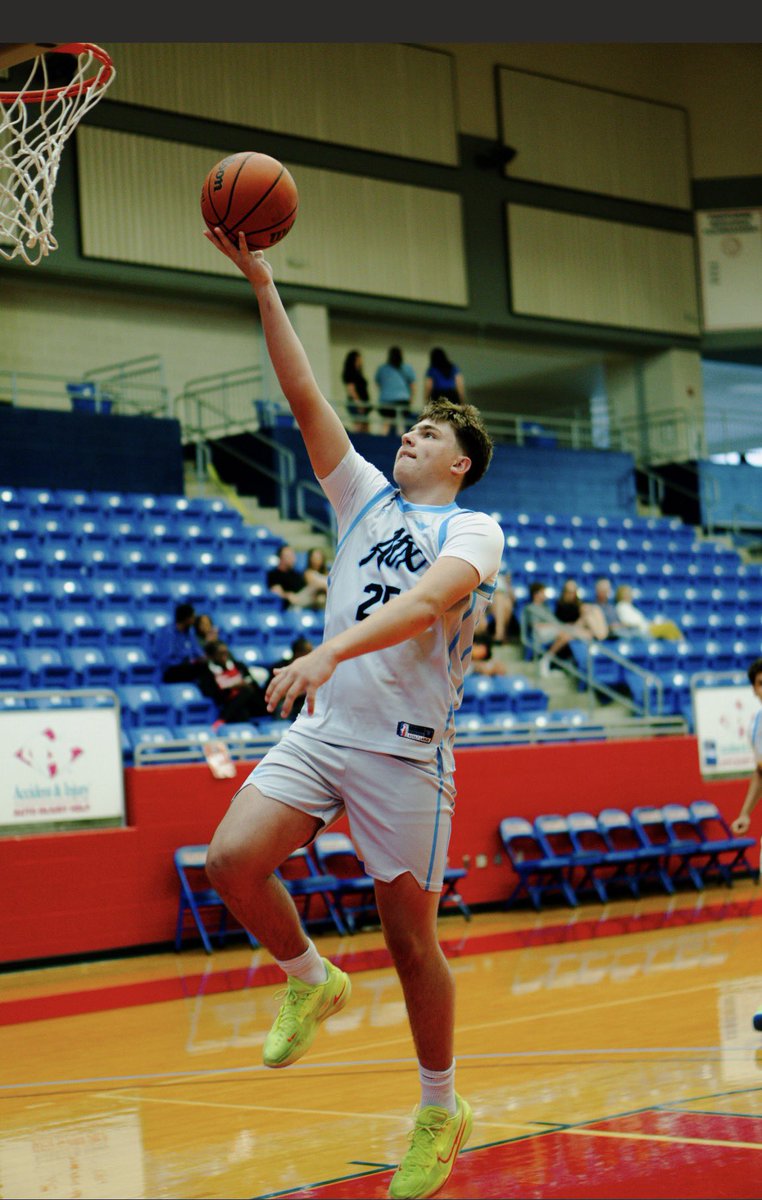AtxPhenoms's tweet photo. These two led our 16s the whole season! Giving credit when credit is due! 

@CyFaltesek Avg 15ppg 6reb 2ast. Earned Top 5 in MVP voting and made All Defensive team 

@SullivanRuss5 Avg 12ppg 4reb 2ast. Started the season top 5 in MVP voting. Earned All G1 2nd team

@TheG1Series https://t.co/wiEr2m0HH4