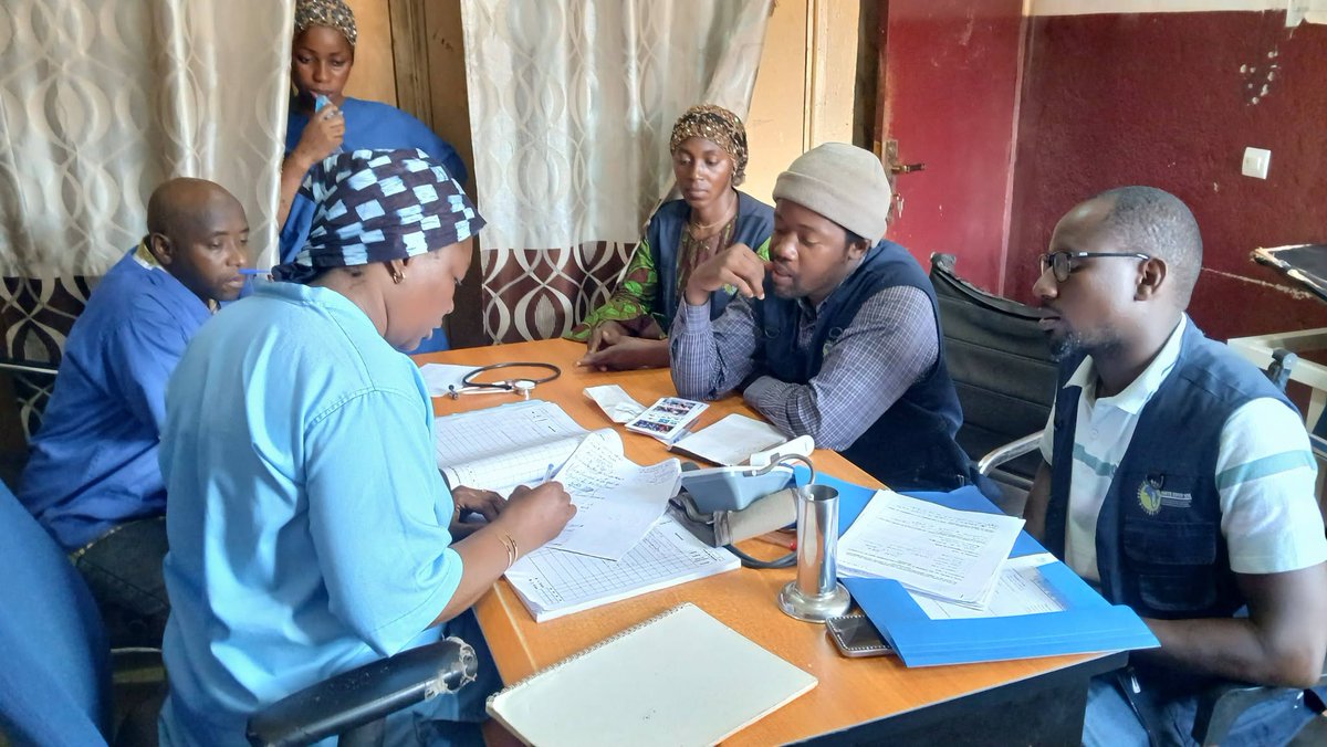 Sevguinee's tweet photo. Siguiri | Dans le cadre de la 2ᵉ supervision trimestrielle de la phase 2 du dispositif #SOFIA, l'équipe de l'ONG @sevguinee a rencontré les autorités sanitaires et visité les centres de santé de Bolibana, Siguirikoro et Kintinian. https://t.co/UmsoNfGYXF