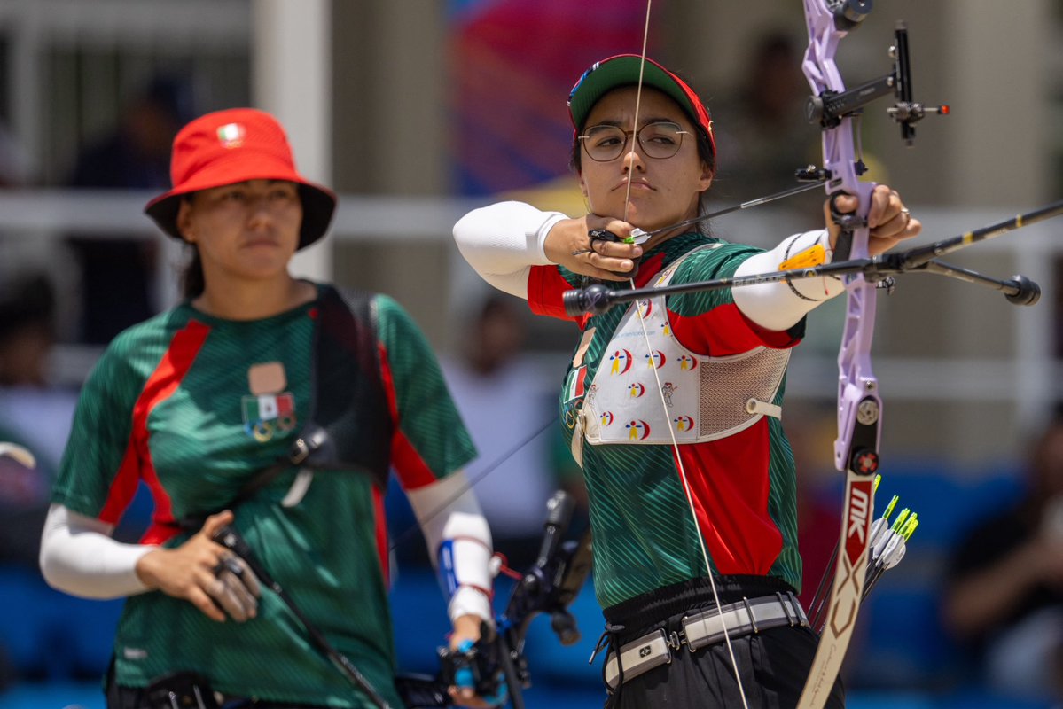 PanamSports's tweet photo. México se lleva el ORO en el recurvo femenil por equipos 🥇🇲🇽

Ana Vázquez, Alejandra Valencia y Ángela Ruiz dominaron la final y vencieron 5-1 a Colombia en los Juegos Centroamericanos y del Caribe Santo Domingo 2026

El mismo trío que ya sabe lo que es subir a un podio olímpico y fueron bronce en París 2024

#PanamSports #SantoDomingo2026