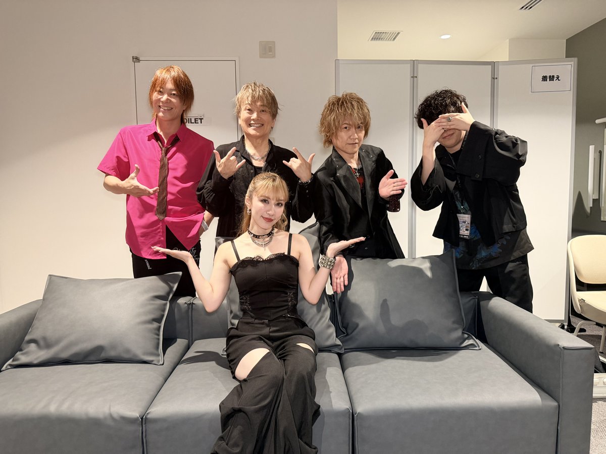 NamiTamaki0601's tweet photo. #HSPARTY2026
 改めて本当にありがとうございました！
e-ZUKAさん率いるバンドメンバーの皆様の演奏で歌えたこと、尊敬する大先輩方、後輩の皆とご一緒できた事、熱いお客様のお蔭様で最高のパーティーでした🔥
男性楽屋では先輩達の優しさで女王様のように撮らせて頂きました🤣
またお会いしましょう https://t.co/y2E3BYKhbX