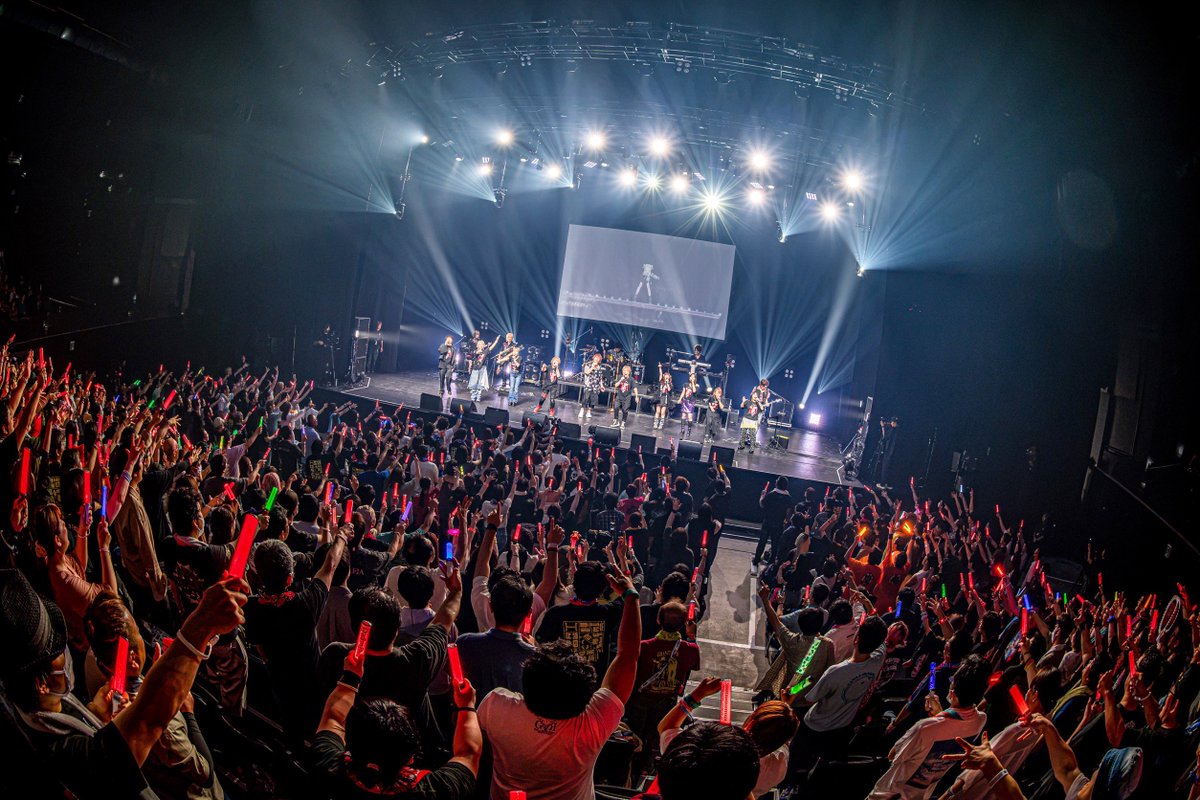 NamiTamaki0601's tweet photo. #HSPARTY2026
 改めて本当にありがとうございました！
e-ZUKAさん率いるバンドメンバーの皆様の演奏で歌えたこと、尊敬する大先輩方、後輩の皆とご一緒できた事、熱いお客様のお蔭様で最高のパーティーでした🔥
男性楽屋では先輩達の優しさで女王様のように撮らせて頂きました🤣
またお会いしましょう https://t.co/y2E3BYKhbX