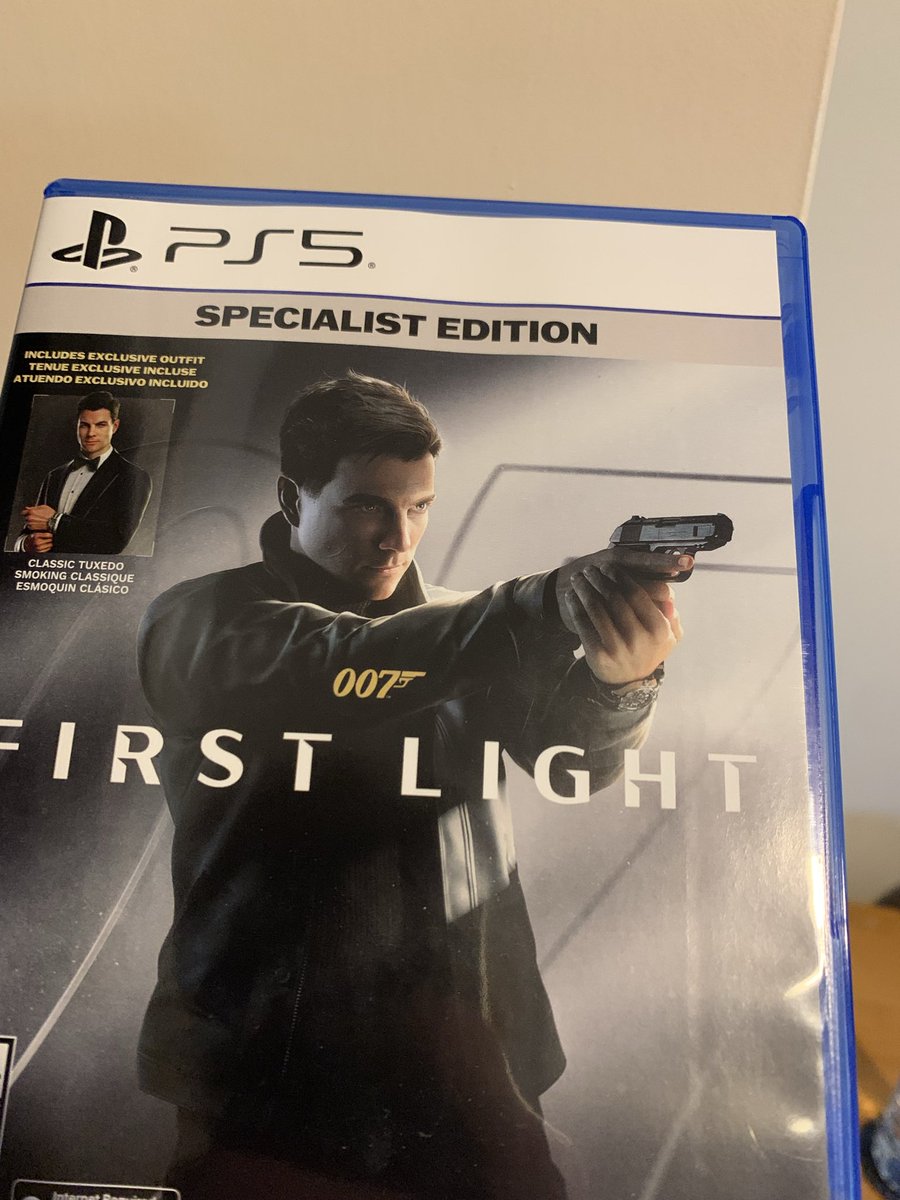 SlyCerberus's tweet photo. @PlayStation My share of the week is my friend just let me borrow 007 #PhysicalMediaMatters https://t.co/zcJMa3nANV