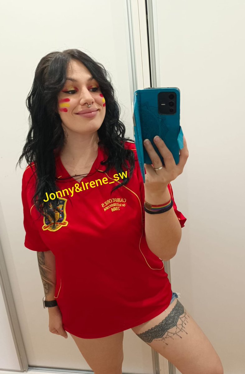 irene_jonny's tweet photo. Menos de una semana para volver a pelear media España con la otra media.
Aquí os dejo mi último recuerdo de un mes donde estuvimos todos unidos.
Pd: la camiseta es del 2008, por si algún seguidor me quiere regalar una actual 😜. https://t.co/bj3HItsGf0