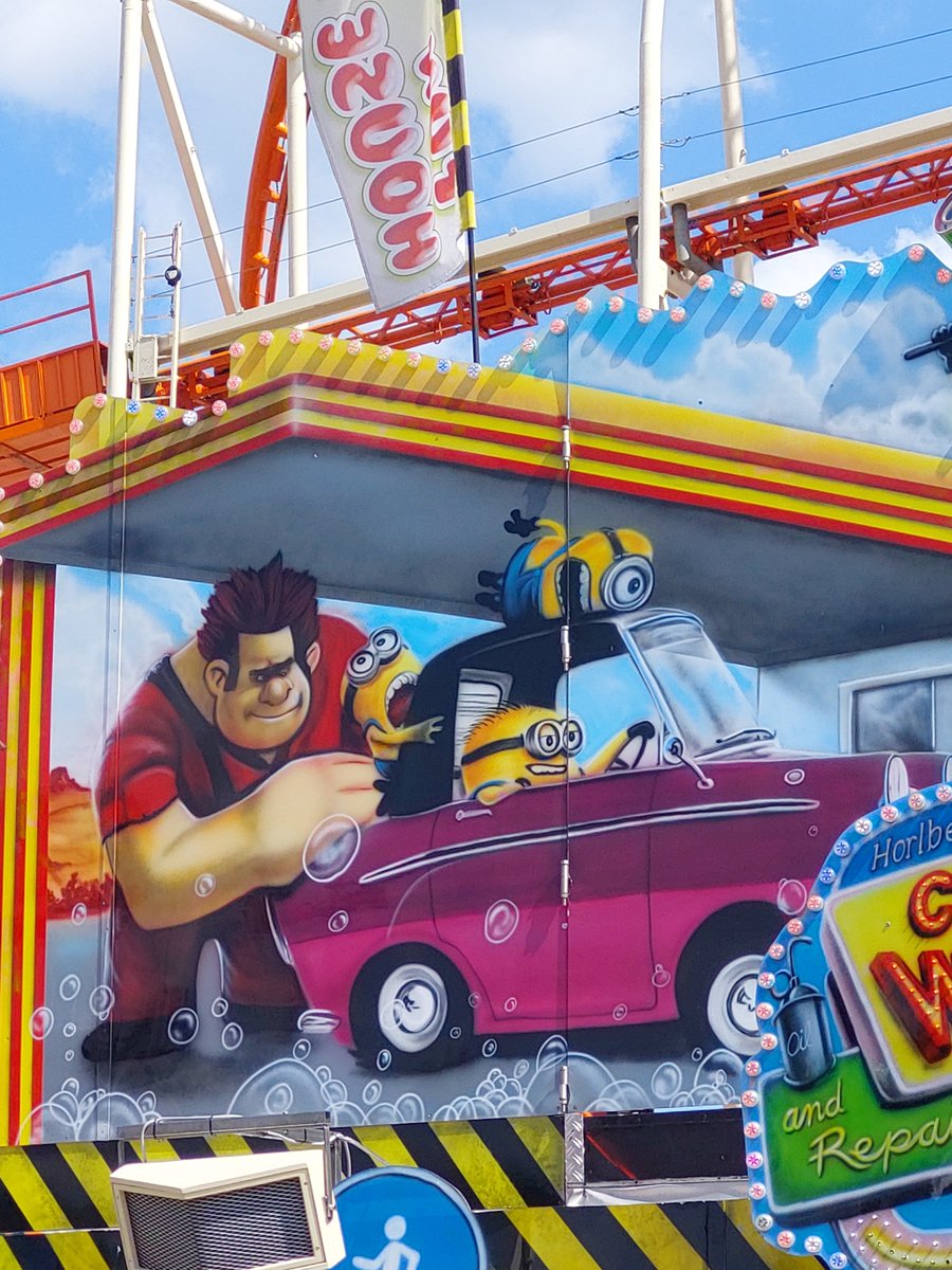 MrShooshman's tweet photo. Ralf: Haben sie Zollpflichtige Ware dabei?
Minion 1: ICH ESSE AUTO!!
Minion 2: Driving in my Car right after a Beer!
Minion 3: NICHT DIE HYDRAULISCHE PRESSE!!! https://t.co/wTYFkHZYxh