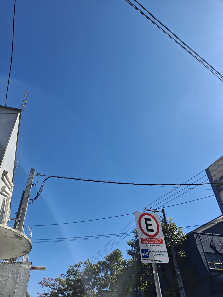deftkhiars's tweet photo. amo o ceu azul de sp!!! https://t.co/CZNismgfHC
