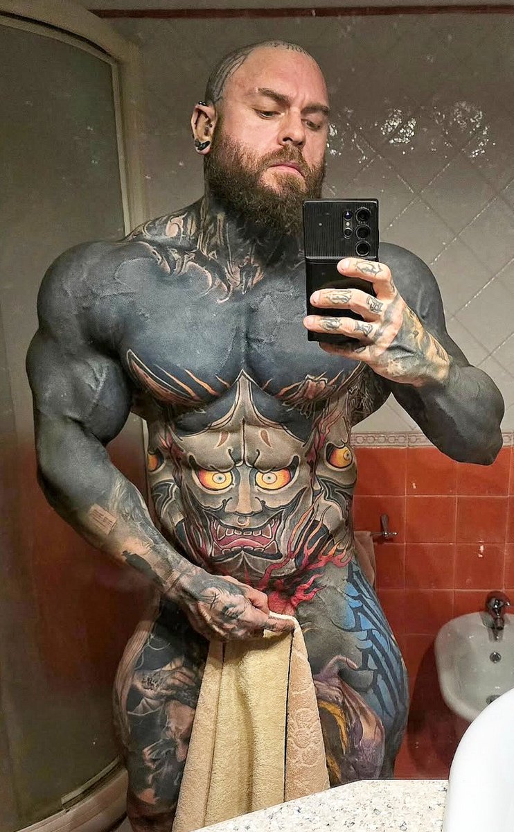 BodybuildersHOT tweet picture