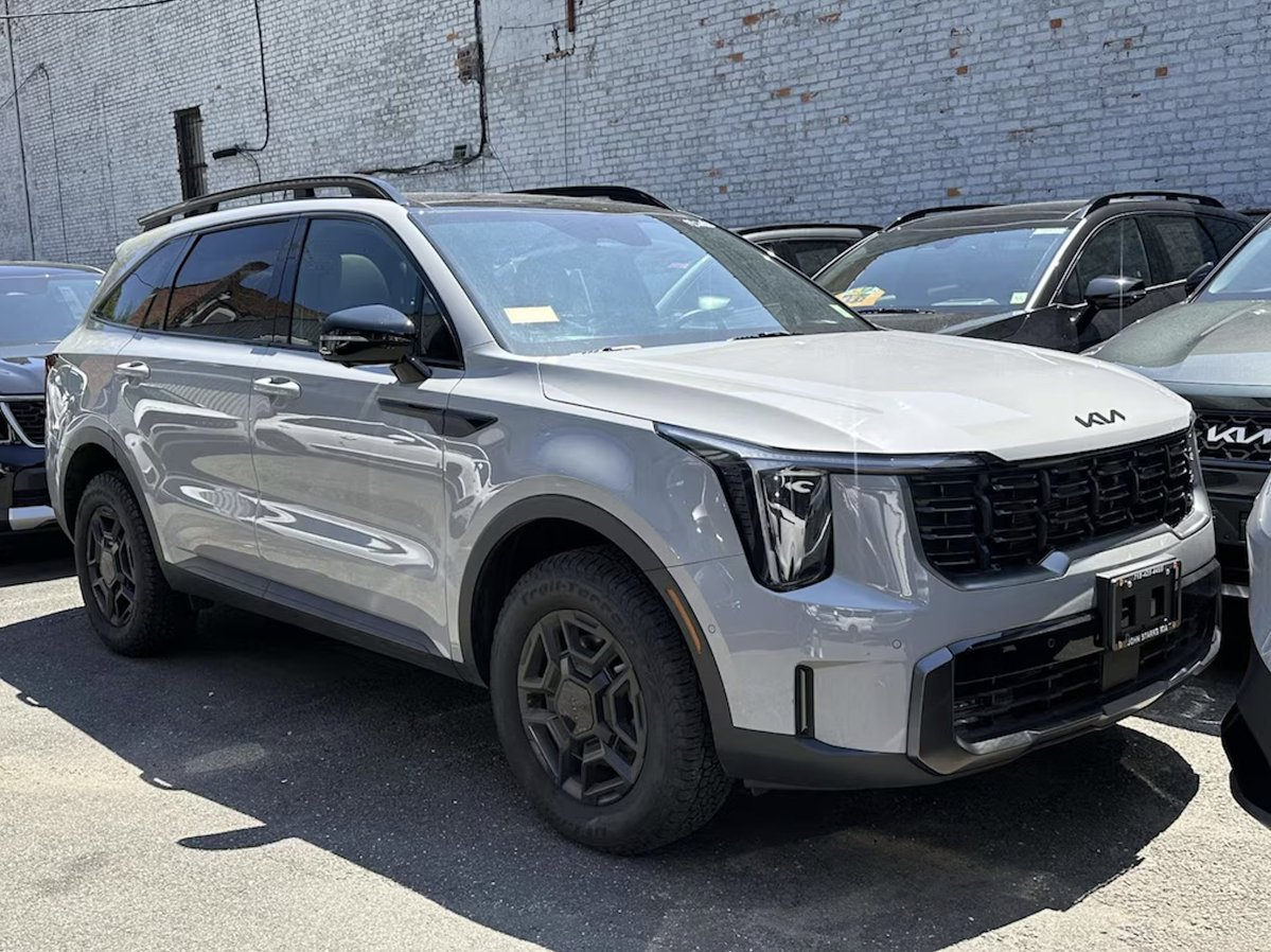 JohnStarksKia's tweet photo. Like-new and loaded with premium features! 🚙 This 2025 Kia Sorento X-Pro SX Prestige AWD offers rugged capability, refined comfort, and just 5,405 miles on the odometer. Discover your next SUV at John Starks Kia today!

https://t.co/h1bSWAcsPy https://t.co/kkFlch3Xdo