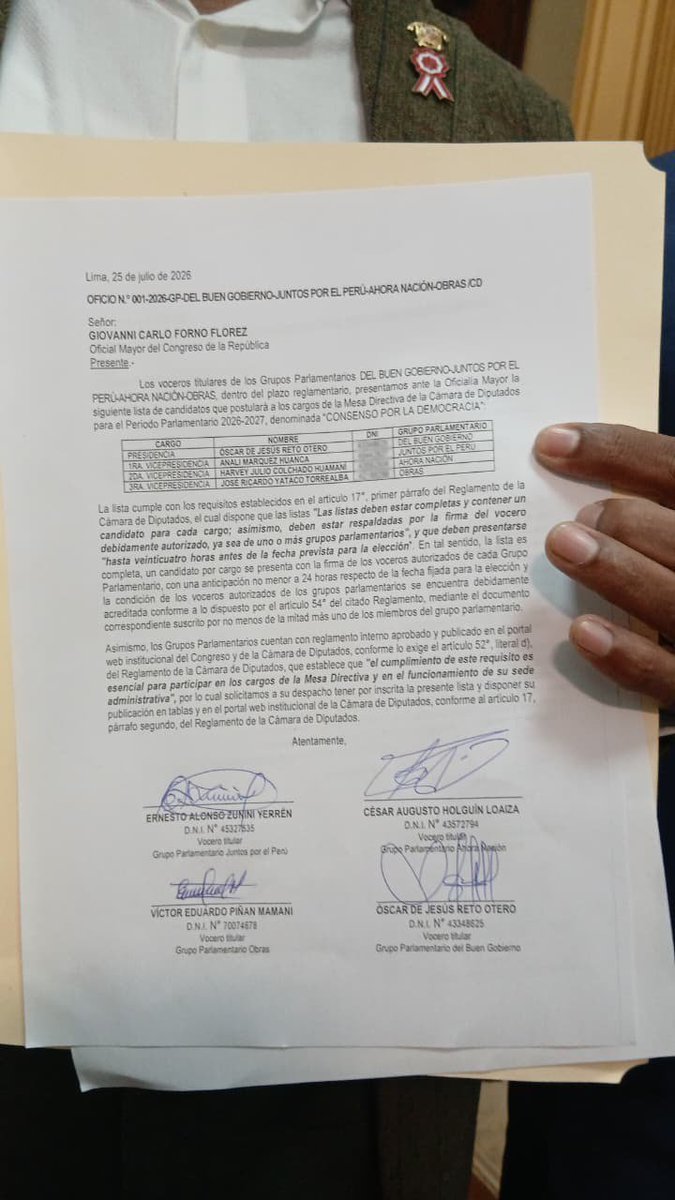 congresoperu's tweet photo. En la Cámara de Diputados se presentó la primera lista de candidatos a la Mesa Directiva para el período anual de sesiones 2026-2027.

Está integrada por el diputado Óscar Reto Otero, de Buen Gobierno (presidente); Analí Márquez Huanca, de Juntos por el Perú (primera vicepresidenta); Harvey Colchado Huamán, de Ahora Nación (segundo vicepresidente); y José Yataco Torrealba, de Obras (tercer vicepresidente).