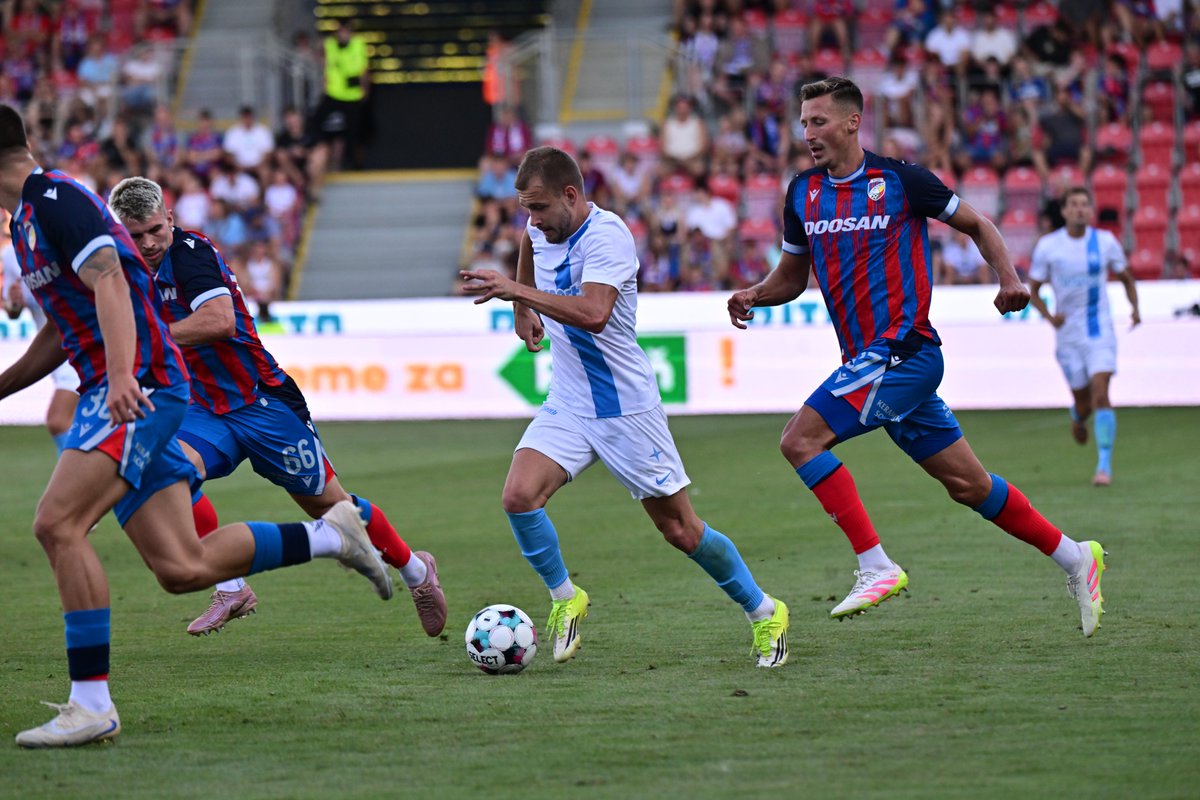 FCSlovanLiberec's tweet photo. ⏱️70' | #PLZLIB | 1:1
Padne dnes v Plzni ještě třetí gól?
Live statistiky ze zápasu na webu #FCSL:
📊 https://t.co/9Tpvww5WAw https://t.co/cWxF46JFK0