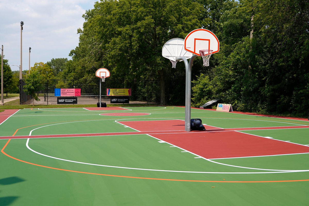 ChicagoParks's tweet photo. Robichaux Park hosted another #LineEmUp celebration with @chicagosky, bringing 100+ girls together for basketball &amp; mentorship with JuJu Watkins, Maddy Westbeld, Rory Harmon &amp; Brooke Weisbrod. Featured the new @WNBA Fire Orange 3-point line and a @Gatorade check to @ChiParksFdn. https://t.co/o1mOHTgy8d