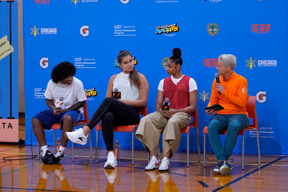 ChicagoParks's tweet photo. Robichaux Park hosted another #LineEmUp celebration with @chicagosky, bringing 100+ girls together for basketball &amp; mentorship with JuJu Watkins, Maddy Westbeld, Rory Harmon &amp; Brooke Weisbrod. Featured the new @WNBA Fire Orange 3-point line and a @Gatorade check to @ChiParksFdn. https://t.co/o1mOHTgy8d