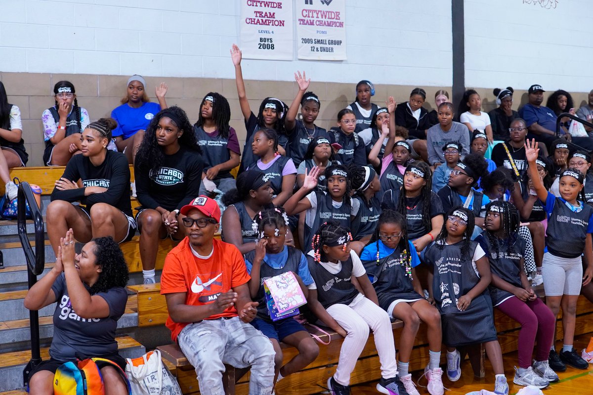 ChicagoParks's tweet photo. Robichaux Park hosted another #LineEmUp celebration with @chicagosky, bringing 100+ girls together for basketball &amp; mentorship with JuJu Watkins, Maddy Westbeld, Rory Harmon &amp; Brooke Weisbrod. Featured the new @WNBA Fire Orange 3-point line and a @Gatorade check to @ChiParksFdn. https://t.co/o1mOHTgy8d