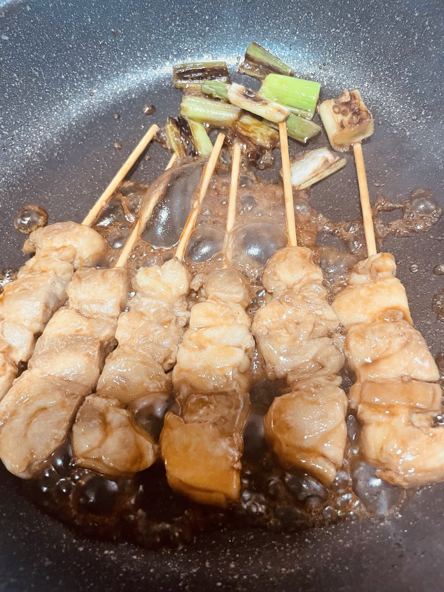 MamaObento's tweet photo. #晩ごはん
7/24 
息子と２人のお夕飯でした🥢
OKストアの冷凍焼き鳥を
塩コショウ味とタレ味で焼き
焼き鳥丼にしました。
塩コショウ味の方が少ないんだけど
たまに当たる塩味がいいアクセントになりました😋
サイドは卵焼きと小松菜のおひたし
金平ごぼうでした。 https://t.co/5m88HdW8k9