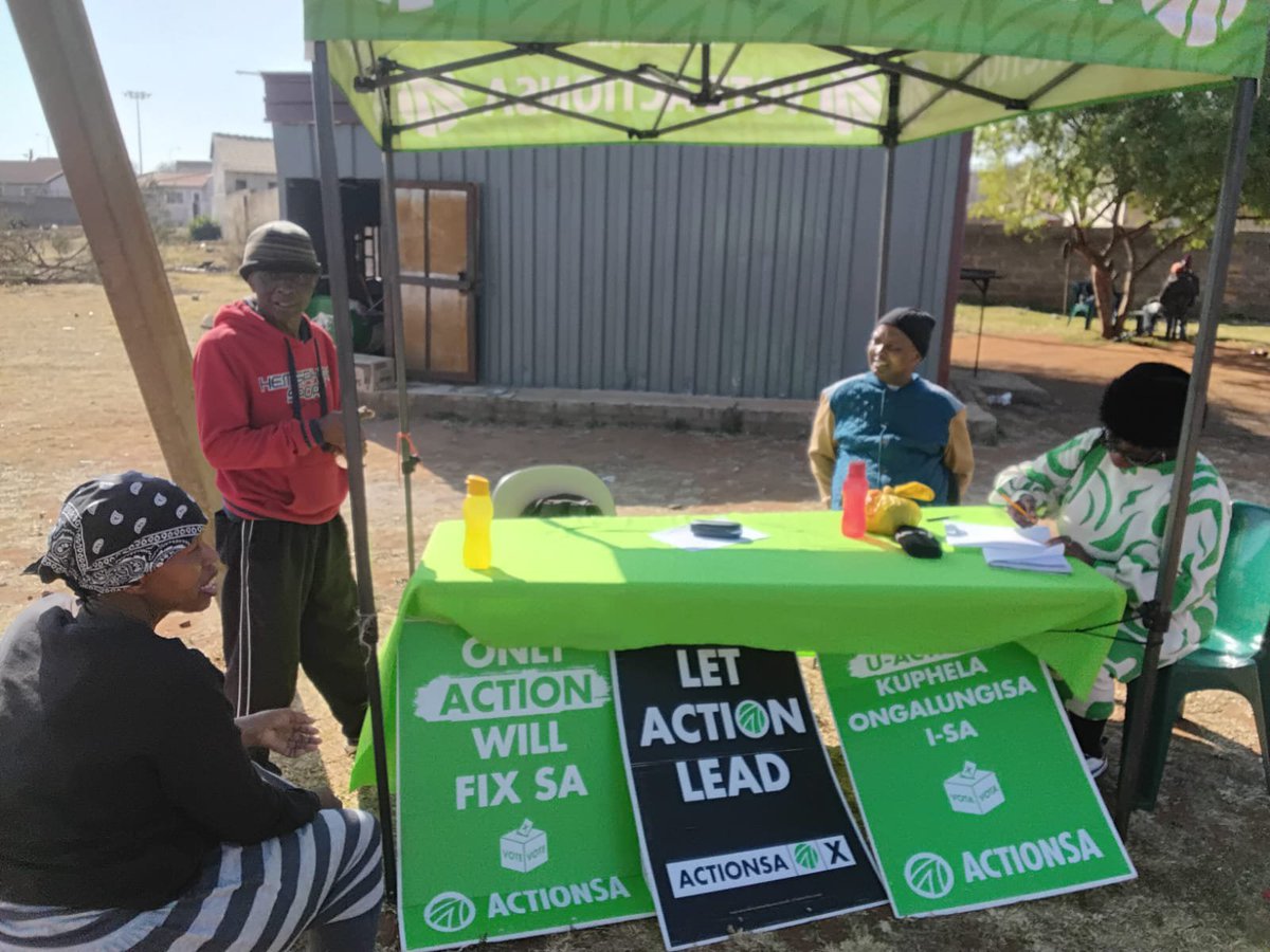 Nichola90735234's tweet photo. ActionSA Mogale City Ward 36 Councilor Candidate Lwando had membership drive.  Less warawara more action. 

Only ActionSA can fix Mogale City 
@Funzi_Ngobeni 
@EvelynMondlana 
@ActionSA_GP https://t.co/aY3xfYht9j