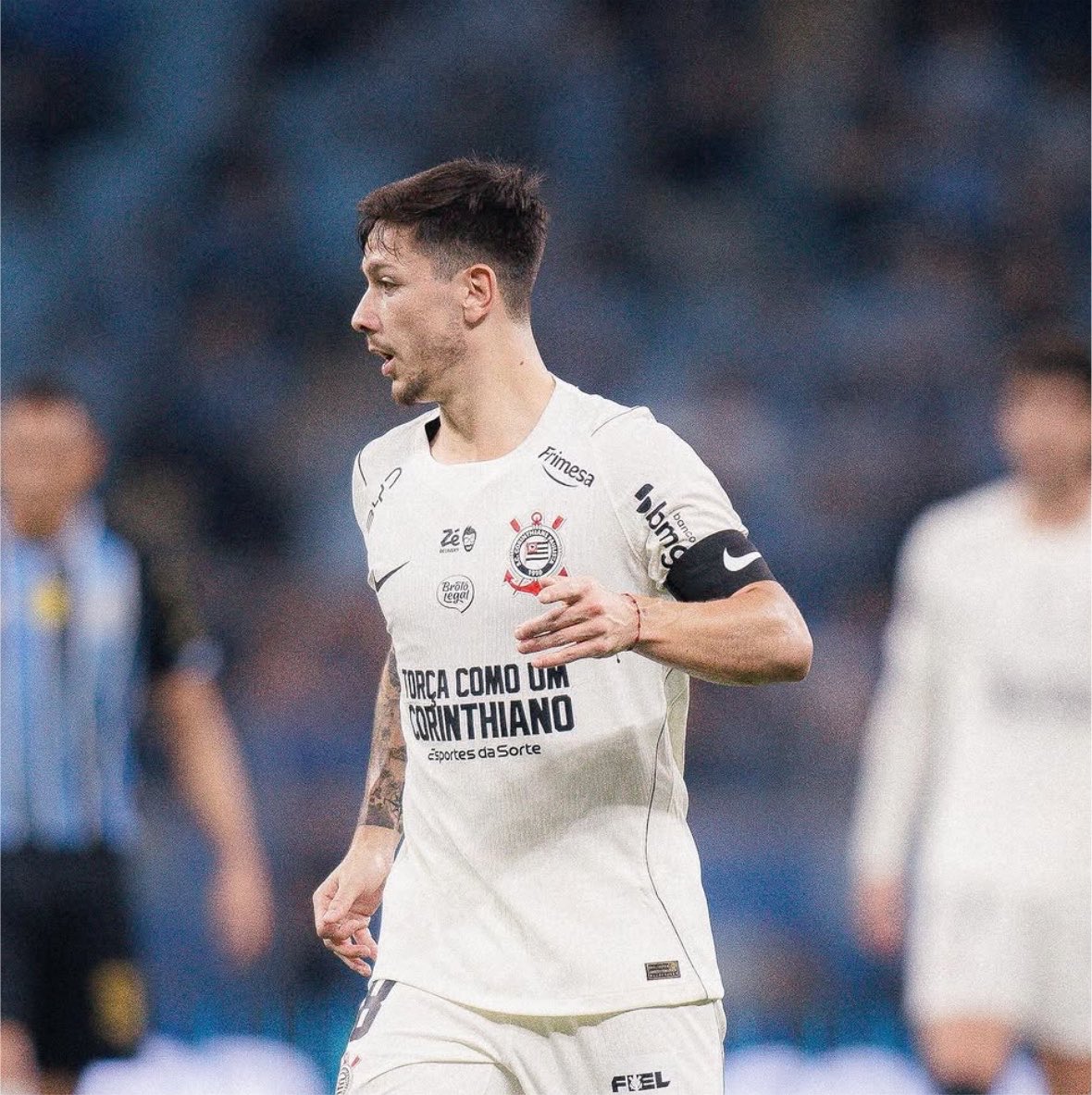 _sccpnews's tweet photo. 🚨 | Rodrigo Garro está na mira do River Plate, que mantém conversas para tentar viabilizar a transferência.

Segundo as informações, Garro poderia deixar o Timão por cerca de US$ 7 milhões. Até o momento, porém, não há acordo fechado entre as partes.

📰 | @Sebasrur 
📸 | Reprodução