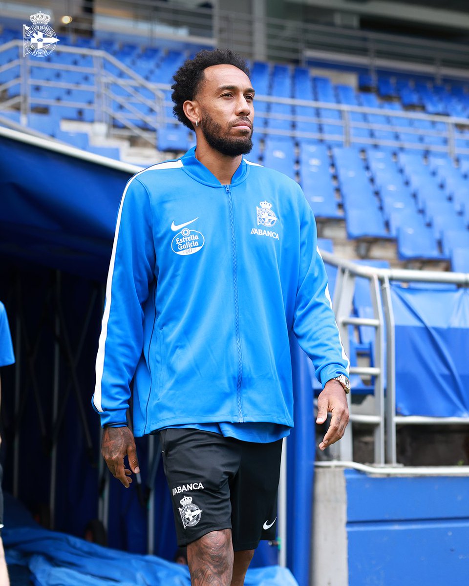 RCDeportivo's tweet photo. ✔️ #OsNosos xa chegaron ao Carlos Tartiere!

#RealOviedoDépor https://t.co/kHhNzLWZHH