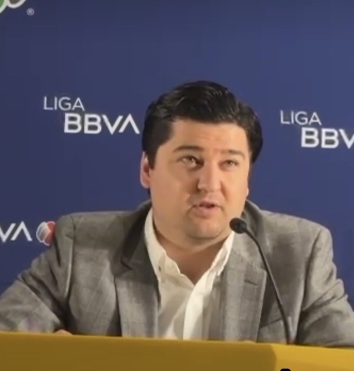 EdgarRomoGDL's tweet photo. Un Televiso más, Francisco Iturbide americanista calcitrante, ex jugador del equipo de Coapa, es impuesto por @MikelArriolaP y dueño del cáncer del fútbol mexicano como nuevo Presidente de la Liga MX. 
No solo acabaron con la liga de expansión, están acabando con el futbol. https://t.co/9xN2B4ba9f