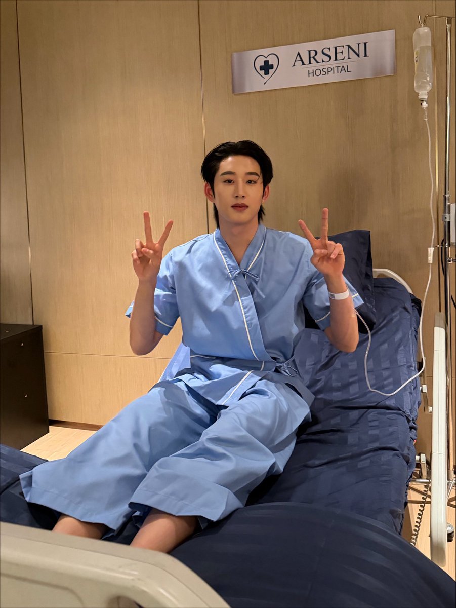 jwillestt's tweet photo. P’X PLEASE 😭😭😭😭 YOU MAKES US CRYING BUT YES, OUR MOK IS SO STRONG AND HE HAS THE MOST PROTECTIVE FAEN BTW 

🎬: Mok survived! 
🦈(✌🏻🙂✌🏻)

#est_rvp #PeachAndMeSeriesEp3 https://t.co/XiJsAcPZ3H